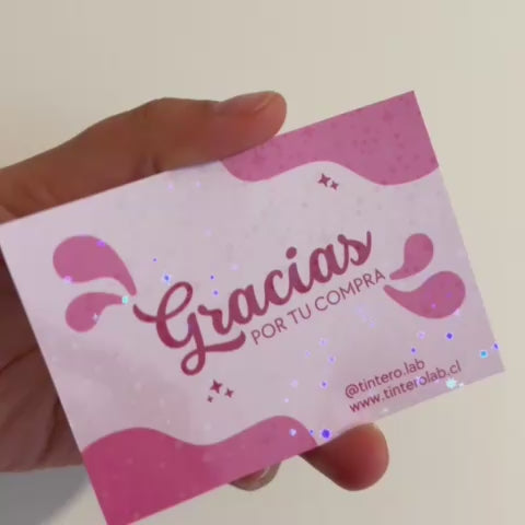 Video de las tarjetas holográficas Gracias por tu compra moviéndose bajo la luz